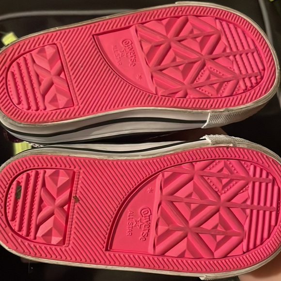 Preloved Converse Sneakers - Picture 3 of 4